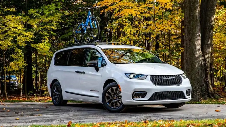 BMW Recalls Nearly 30,000 PHEVs in US Due to Fire Risk Linked to Starter Motor