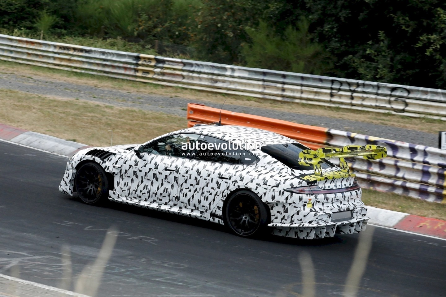 New Xiaomi SU7 Ultra Extreme Spied – A Track-Focused Beast with Over 2000 HP