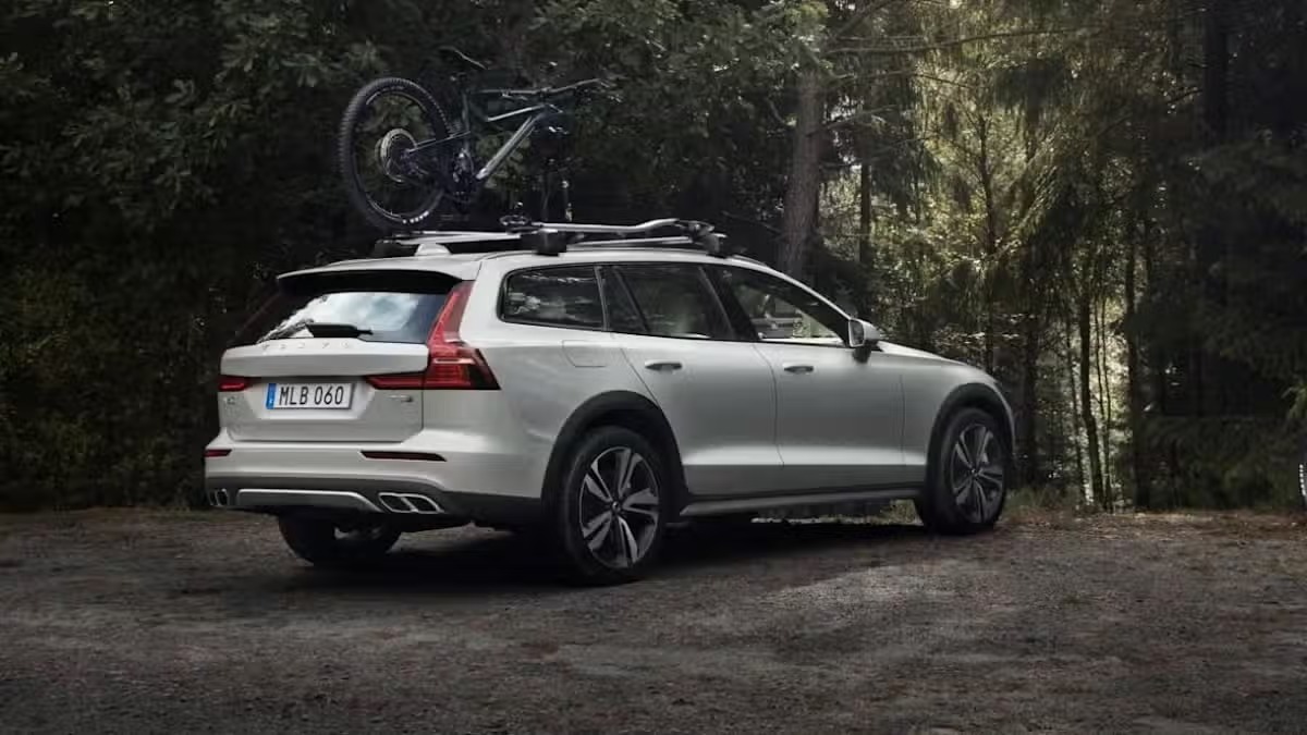 Volvo to End V60 and V90 Cross Country, Plans Electric Wagon for 2028