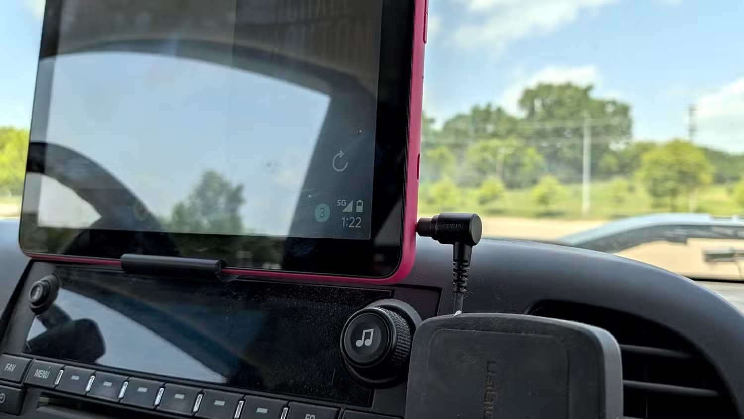 Why a USB Cable Still Outperforms Wireless Android Auto