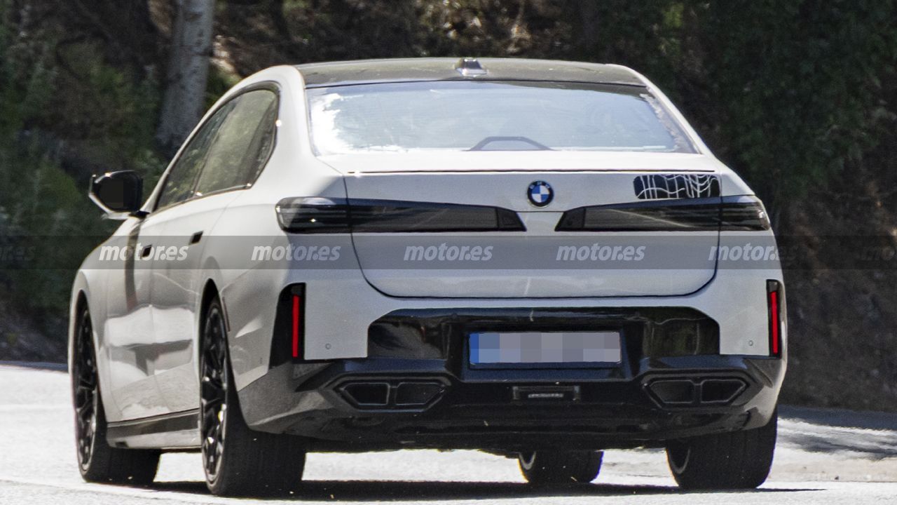 BMW Prepares New Petrol-Powered M760 for Next-Gen 7 Series