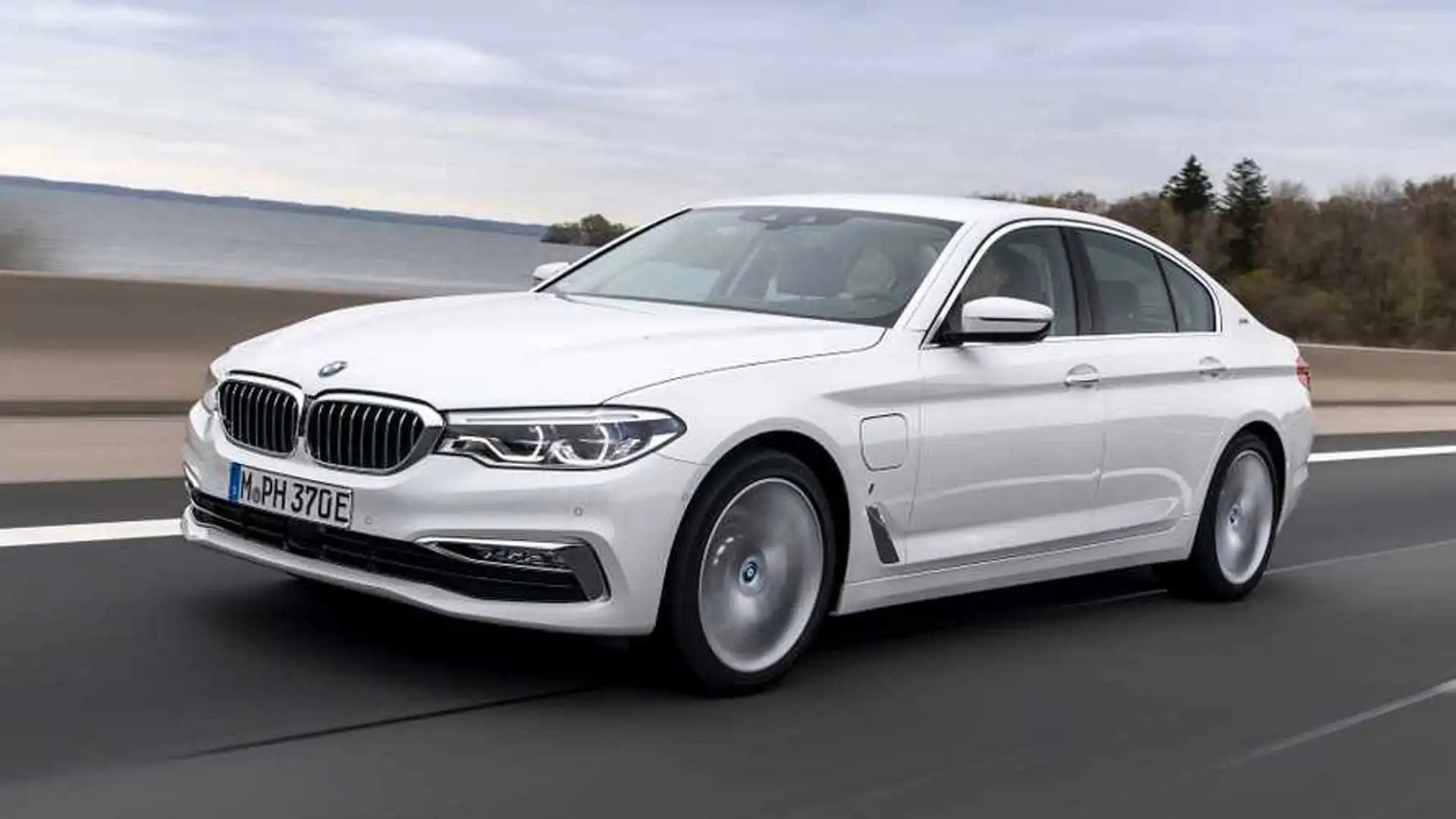BMW Recalls Nearly 30,000 PHEVs in US Due to Fire Risk Linked to Starter Motor