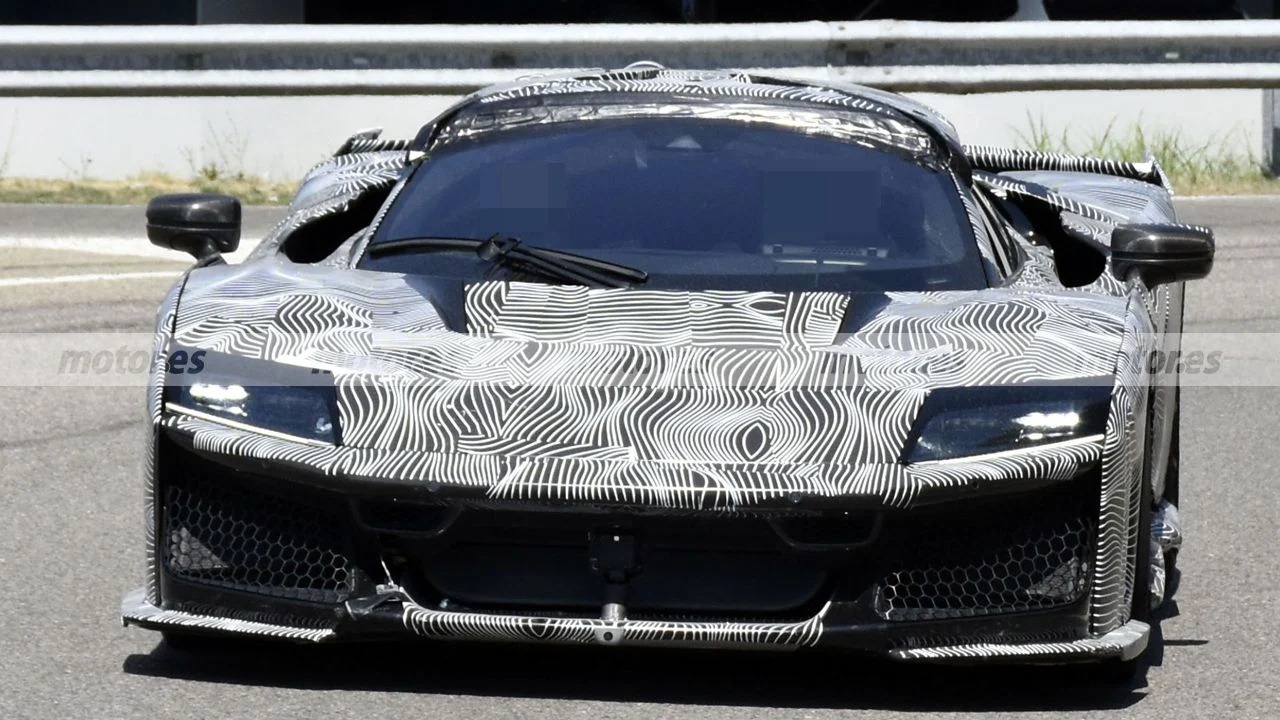 Ferrari Tests F80 Aperta Convertible with 1,265 HP Near Maranello