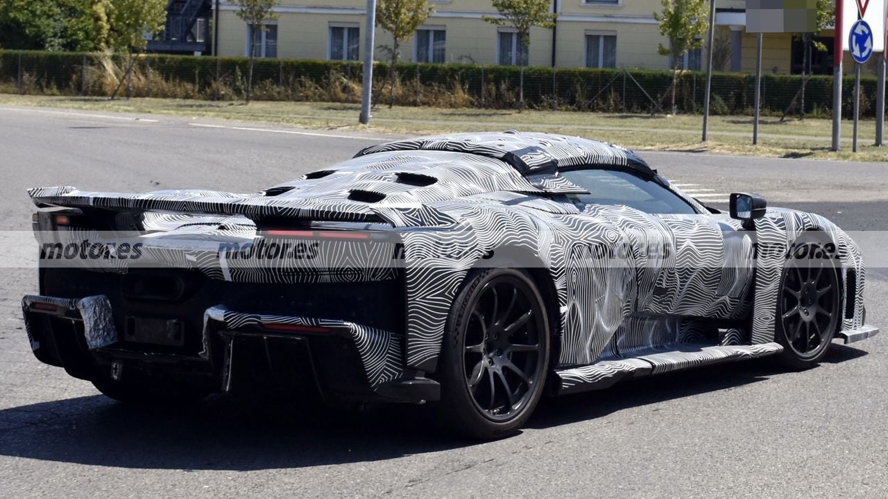Ferrari Tests F80 Aperta Convertible with 1,265 HP Near Maranello