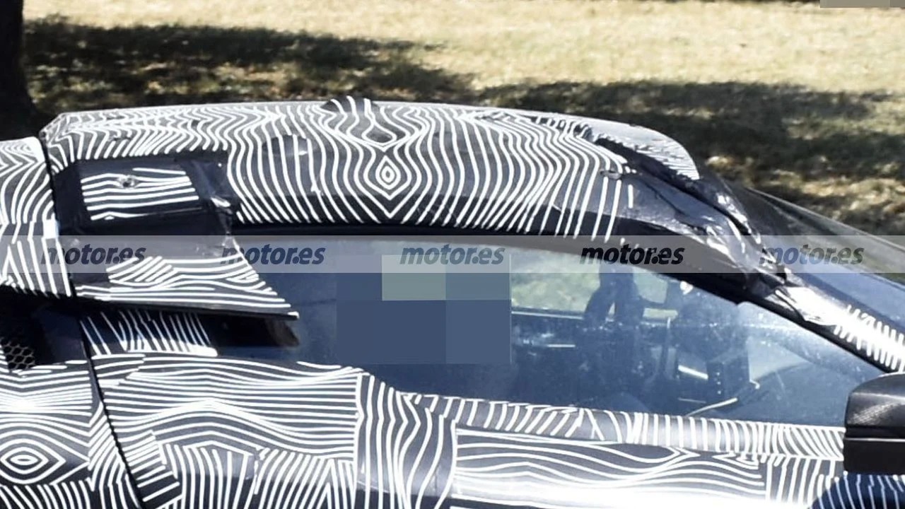 Ferrari Tests F80 Aperta Convertible with 1,265 HP Near Maranello