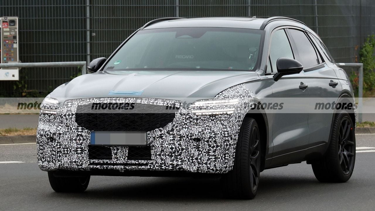 Genesis GV70 Hybrid Spotted Without Camouflage, Shows Major Design Update