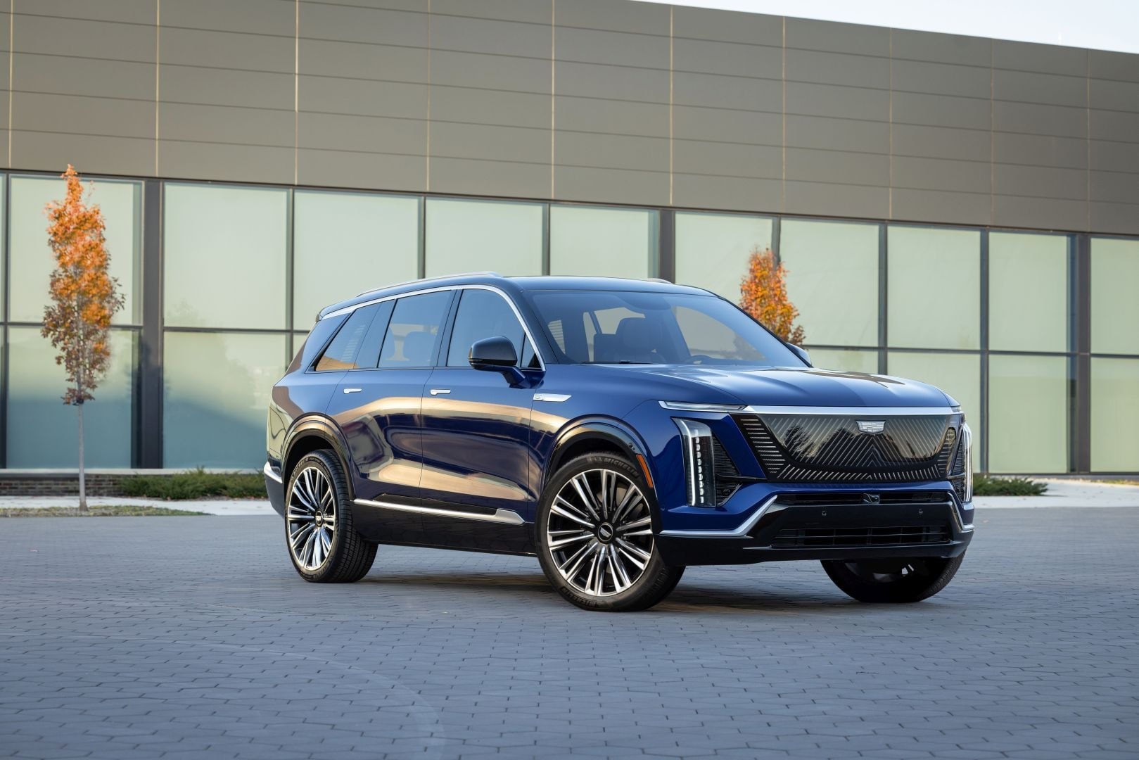 General Motors Reverses EV Strategy, Revives Gas-Powered Models Including Cadillac XT6