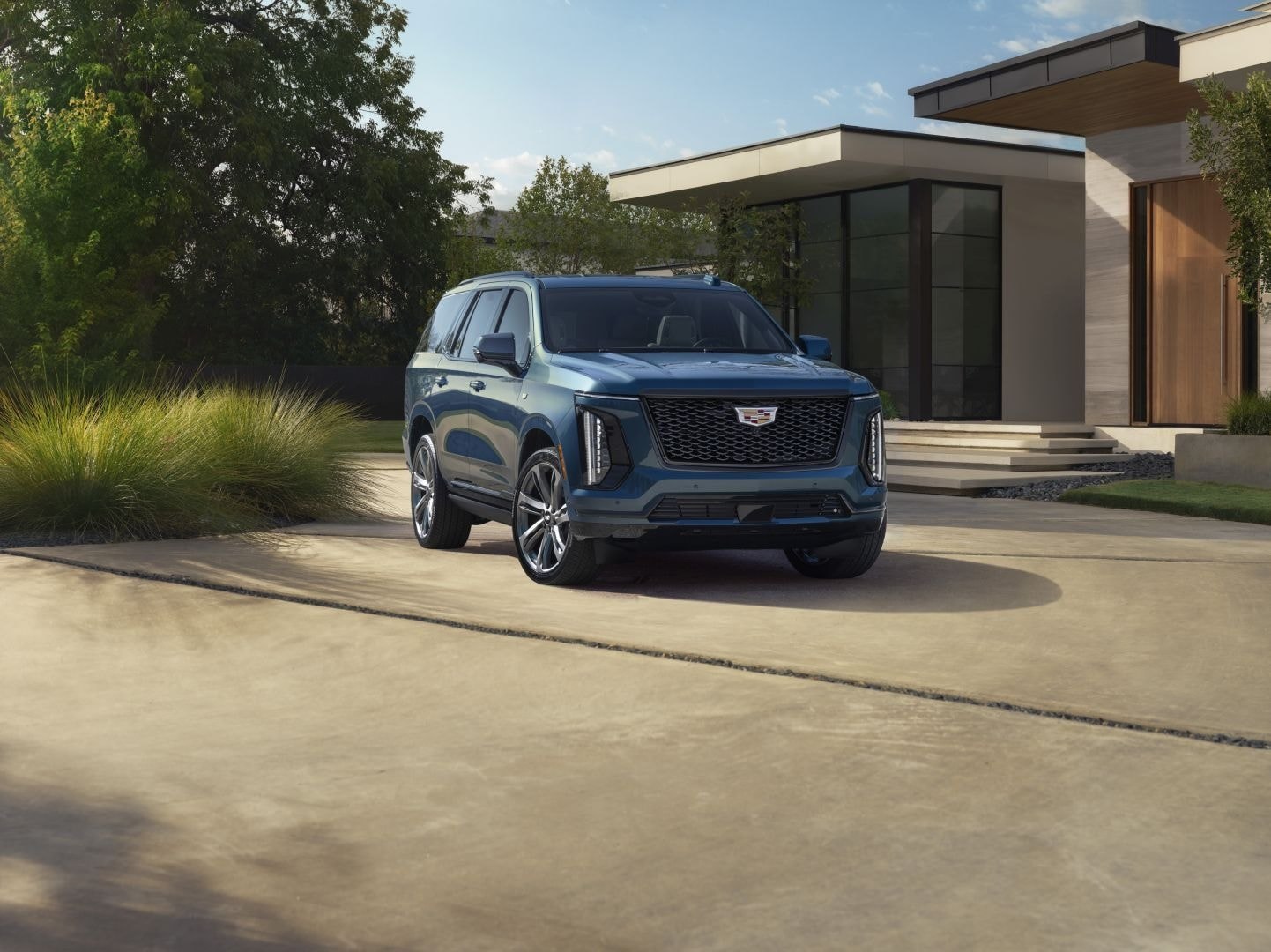 General Motors Reverses EV Strategy, Revives Gas-Powered Models Including Cadillac XT6