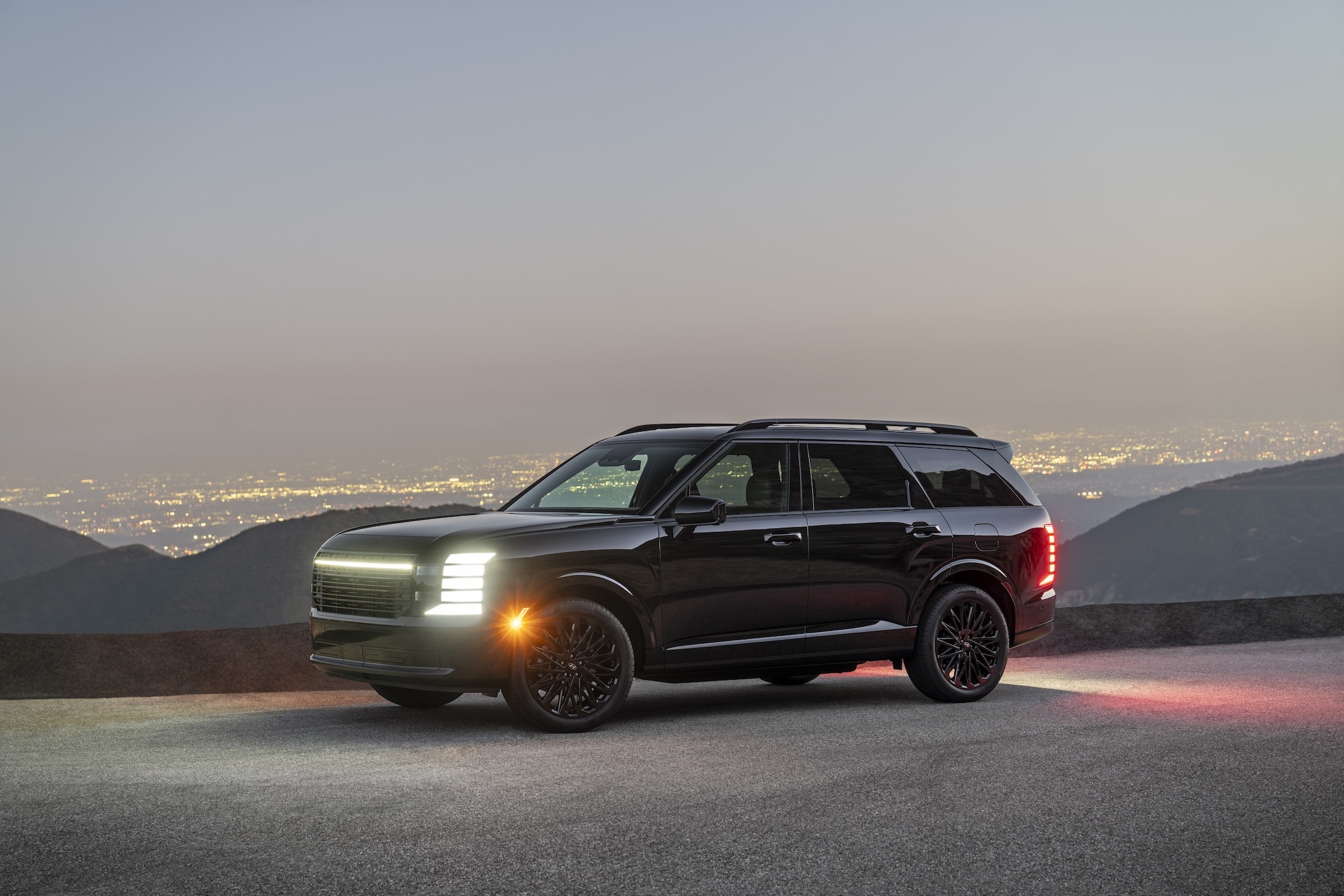 Hyundai Launches Palisade Hybrid Calligraphy Black Ink with Sleek Blacked-Out Design