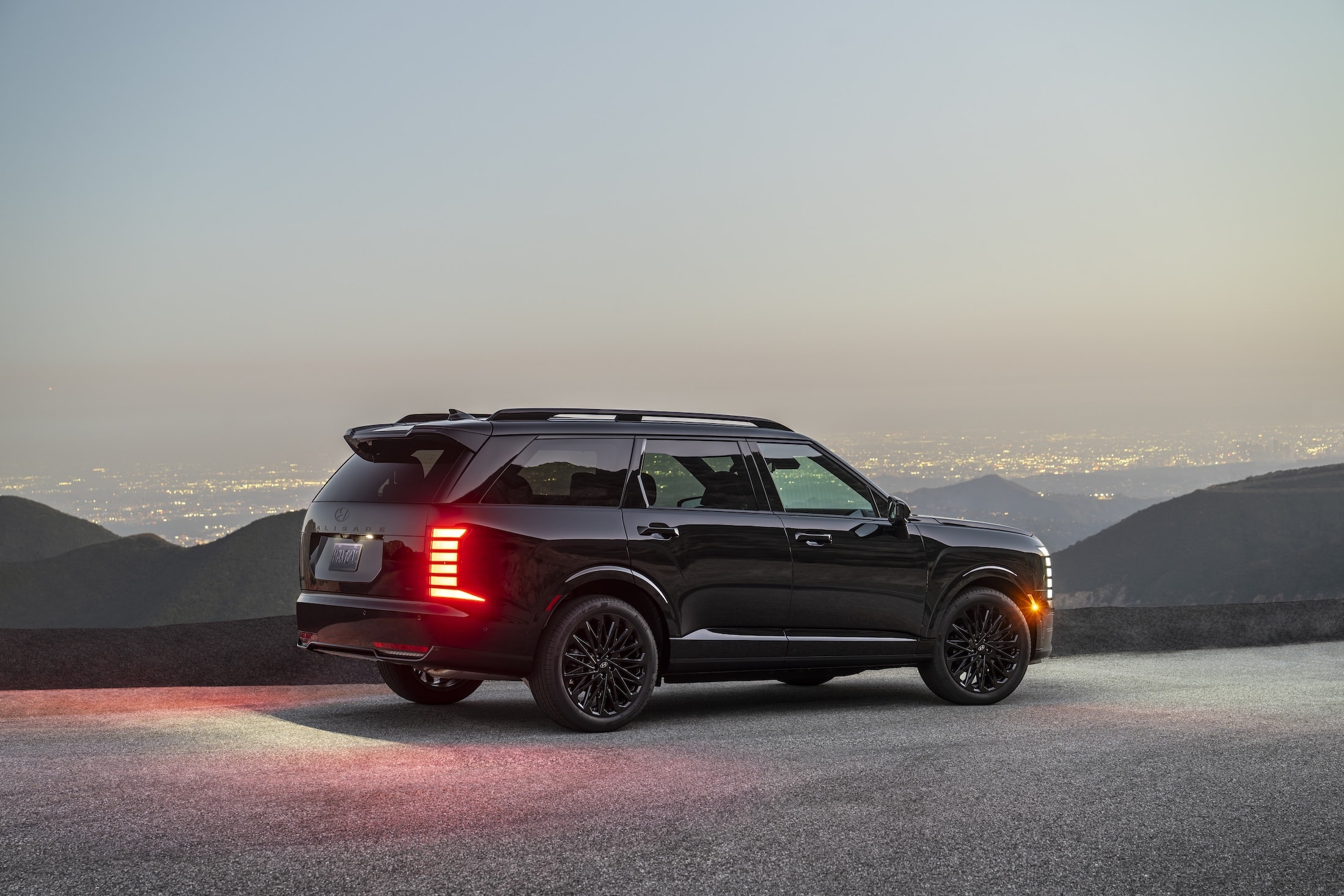 Hyundai Launches Palisade Hybrid Calligraphy Black Ink with Sleek Blacked-Out Design