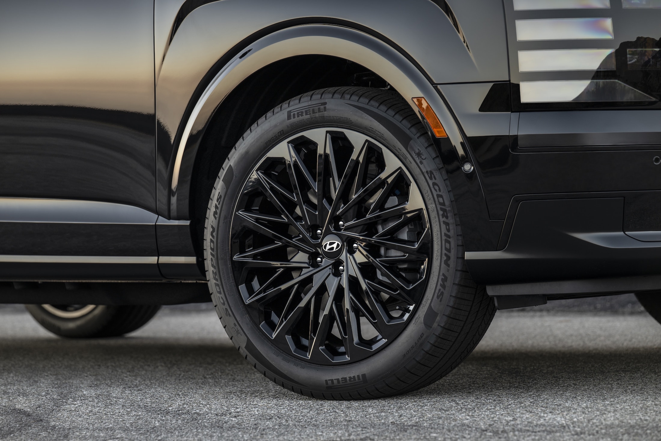 Hyundai Launches Palisade Hybrid Calligraphy Black Ink with Sleek Blacked-Out Design