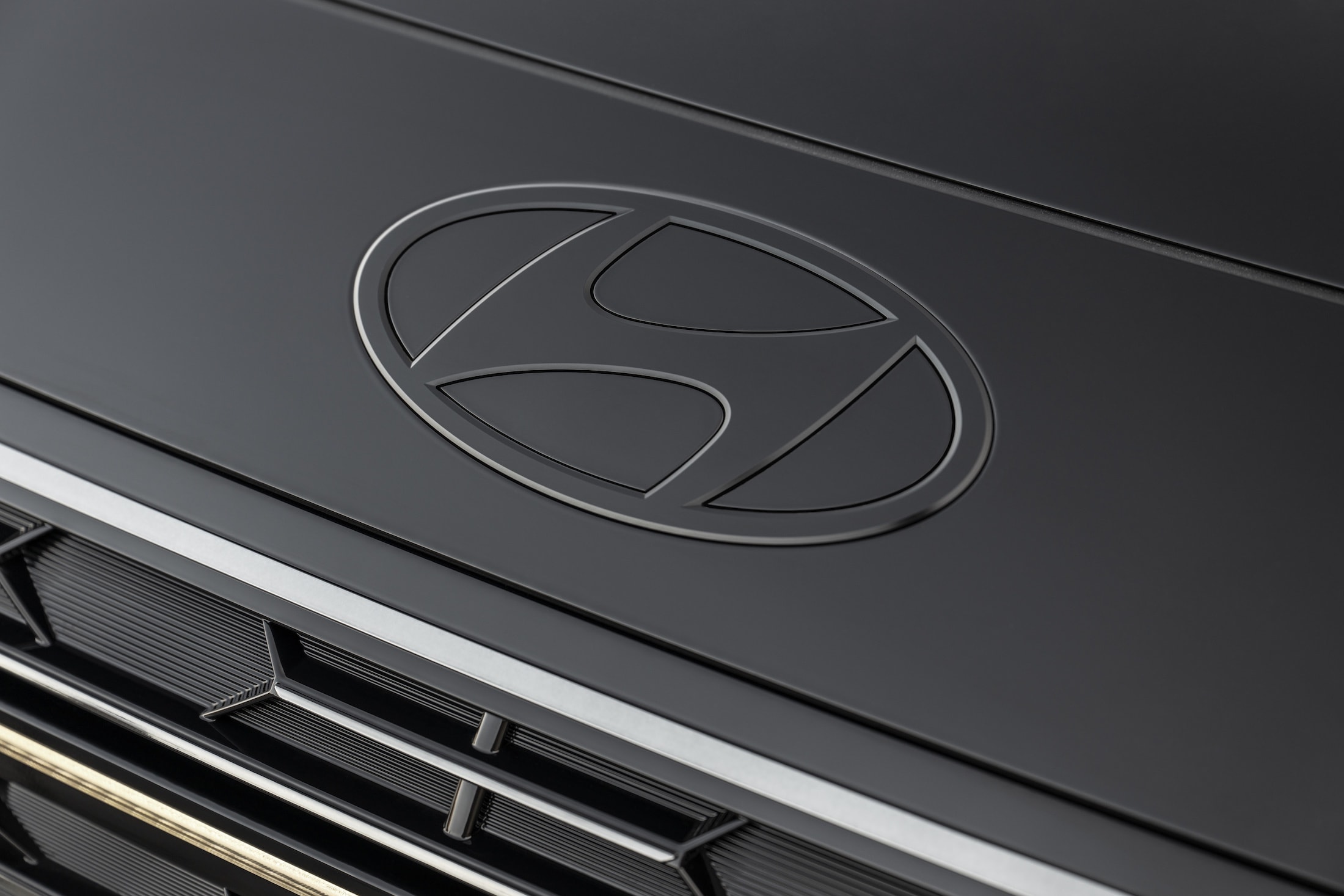 Hyundai Launches Palisade Hybrid Calligraphy Black Ink with Sleek Blacked-Out Design