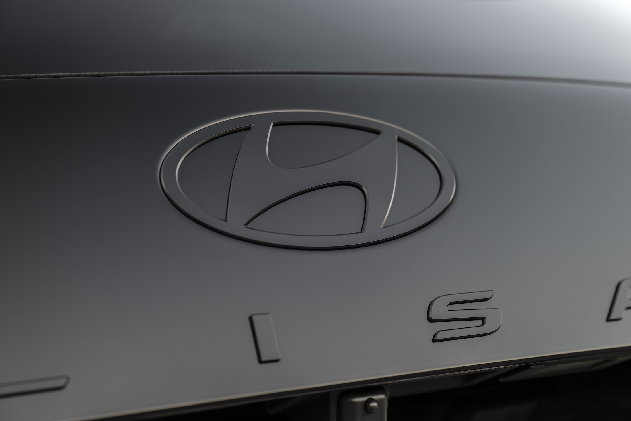 Hyundai Launches Palisade Hybrid Calligraphy Black Ink with Sleek Blacked-Out Design