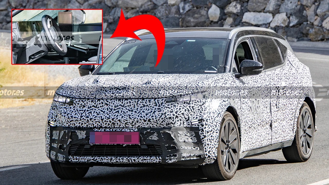Renault Scenic E-Tech Electric 2027 Interior Revealed in Spy Photos