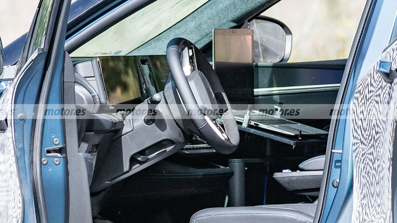 Renault Scenic E-Tech Electric 2027 Interior Revealed in Spy Photos