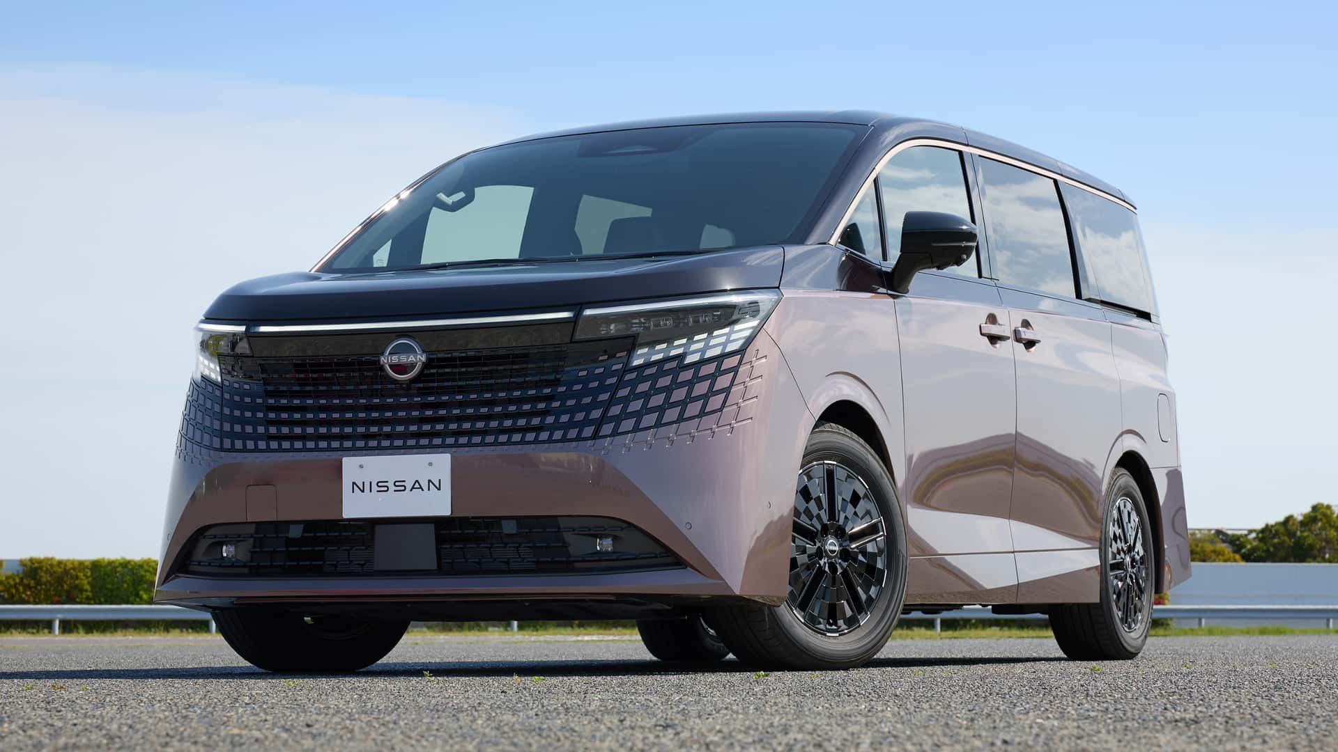Nissan Unveils Luxurious Fourth-Gen Elgrand Minivan in Japan