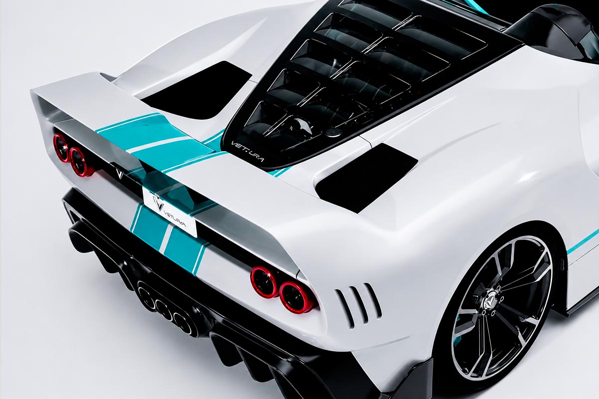 Dubai-Based Venuum Creates Six Ferrari SF90 Spiders with F40-Inspired Design