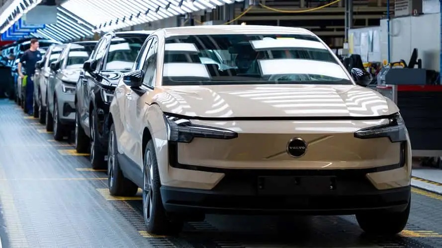 BMW Recalls Nearly 30,000 PHEVs in US Due to Fire Risk Linked to Starter Motor