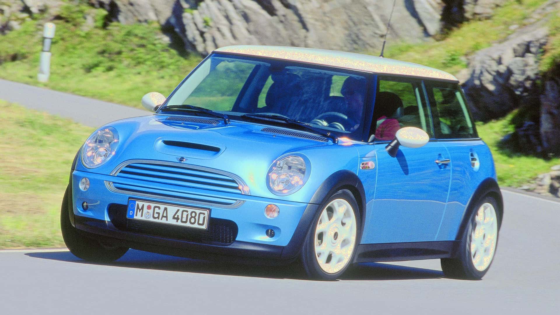 Mini’s Next Cooper Could Return to Rear-Wheel Drive with R50-Inspired Look
