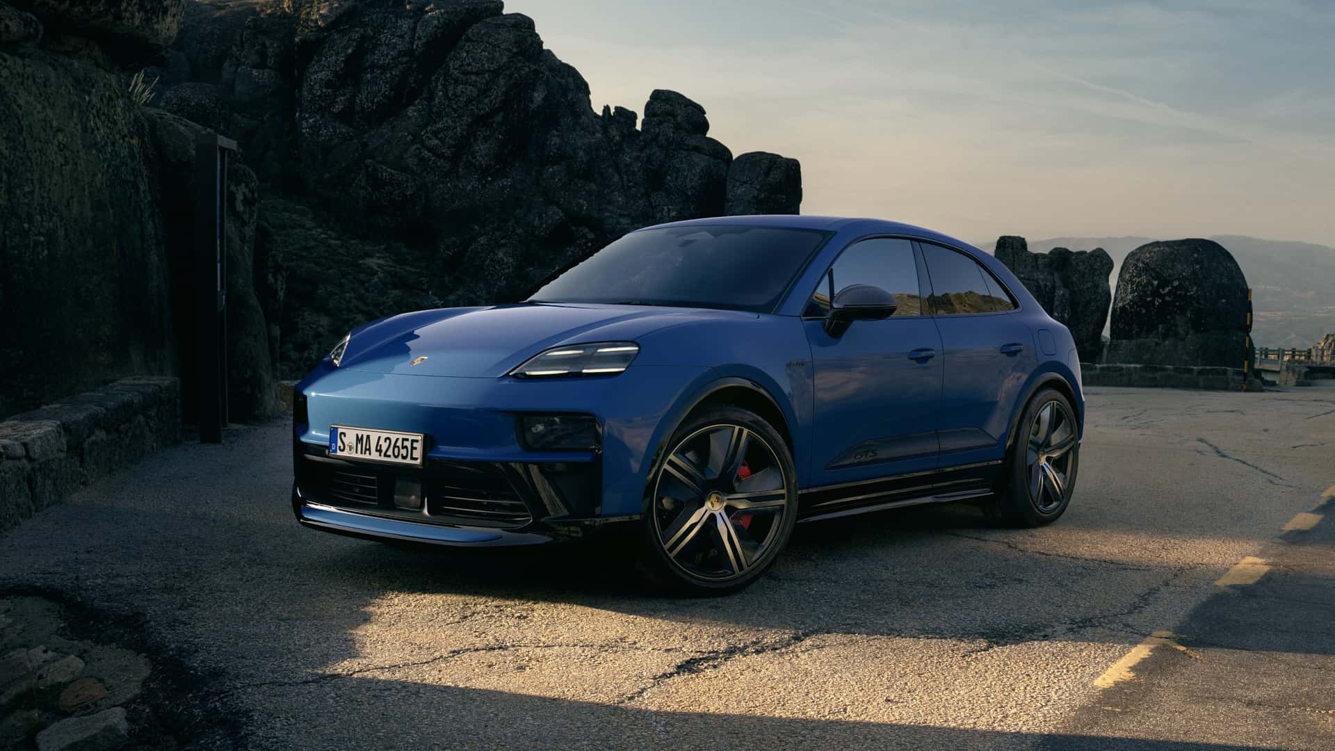 Porsche Tests Next Gas-Powered SUV Using Audi Q5 Prototype