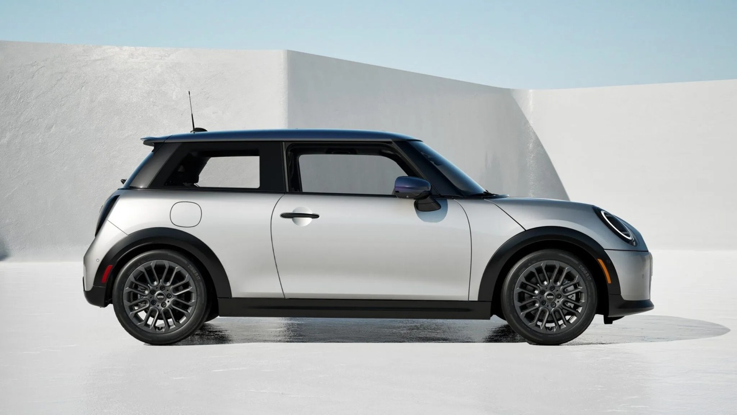Mini Launches Rooftop Editions Based on Cooper S with Unique Two-Tone Roofs