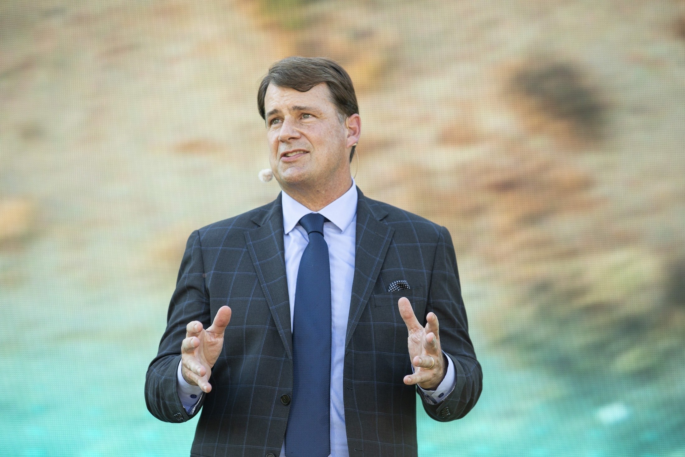 Ford CEO Warns Chinese Automakers Will Enter U.S. Market by 2036