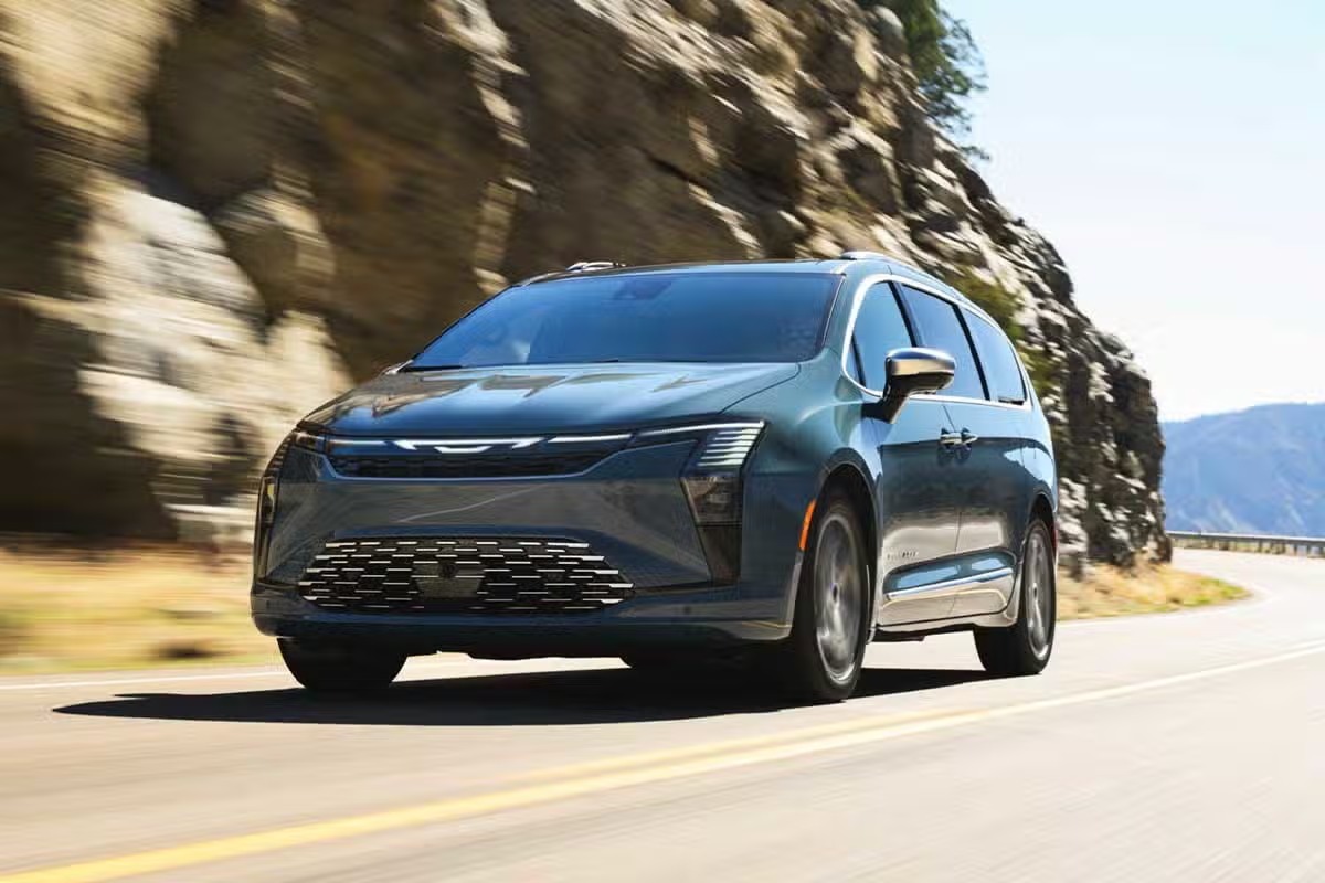 Chrysler Pacifica Sales Rise 7% in North America, Defying Minivan Trends