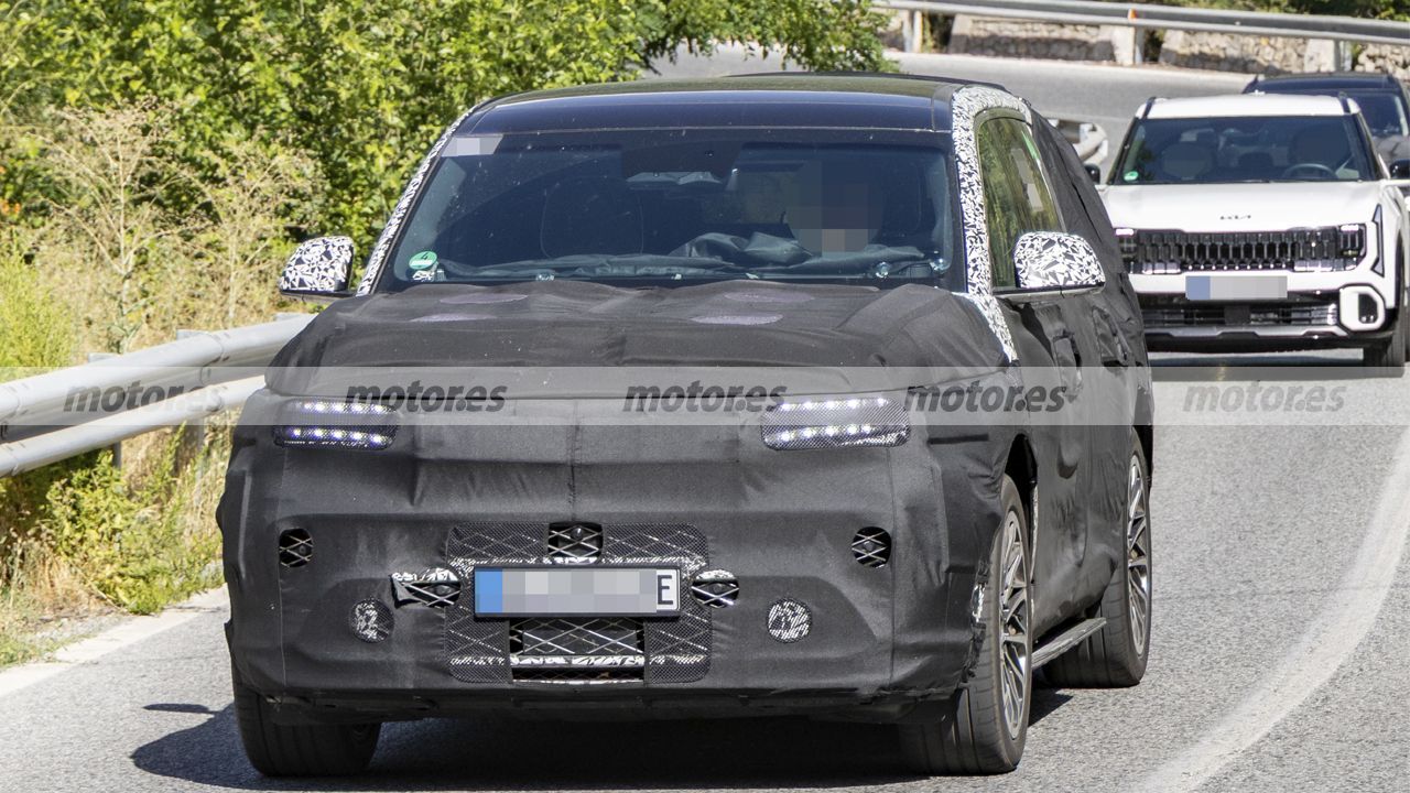 Genesis GV90 Electric SUV Shows 666 HP Power and Large Battery But Range May Surprise