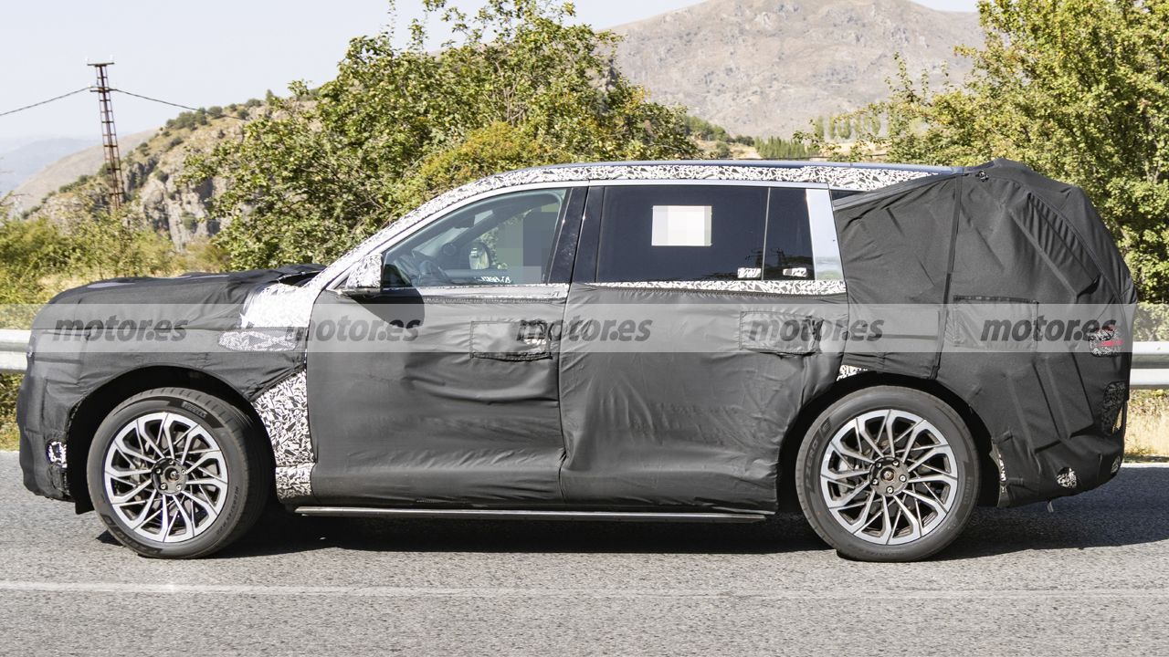 Genesis GV90 Electric SUV Shows 666 HP Power and Large Battery But Range May Surprise
