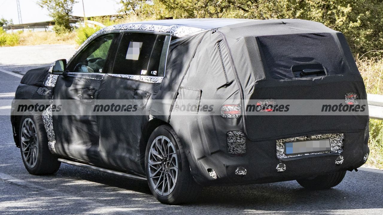 Genesis GV90 Electric SUV Shows 666 HP Power and Large Battery But Range May Surprise
