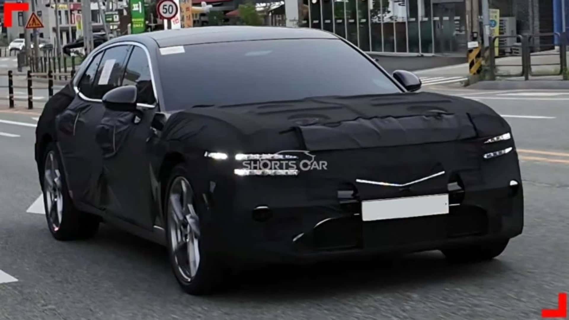 Genesis G90 Facelift Spied with Updated Exterior and Classic-Inspired Interior