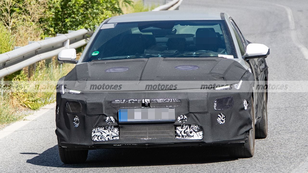 Hyundai Elantra 2027 Spotted in Europe Ahead of Global Launch
