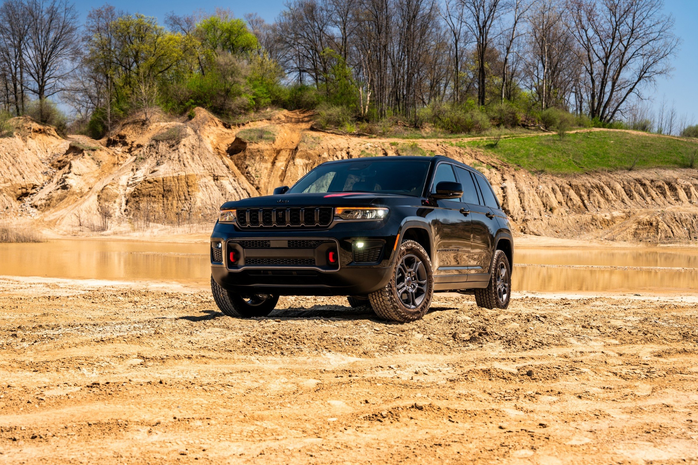 Jeep Expands 2027 Grand Cherokee Lineup with Three New Trims and Trailhawk Featuring Hurricane I4 Engine