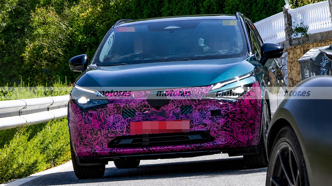Spy Photos Reveal Updates for the 2028 Nissan Qashqai