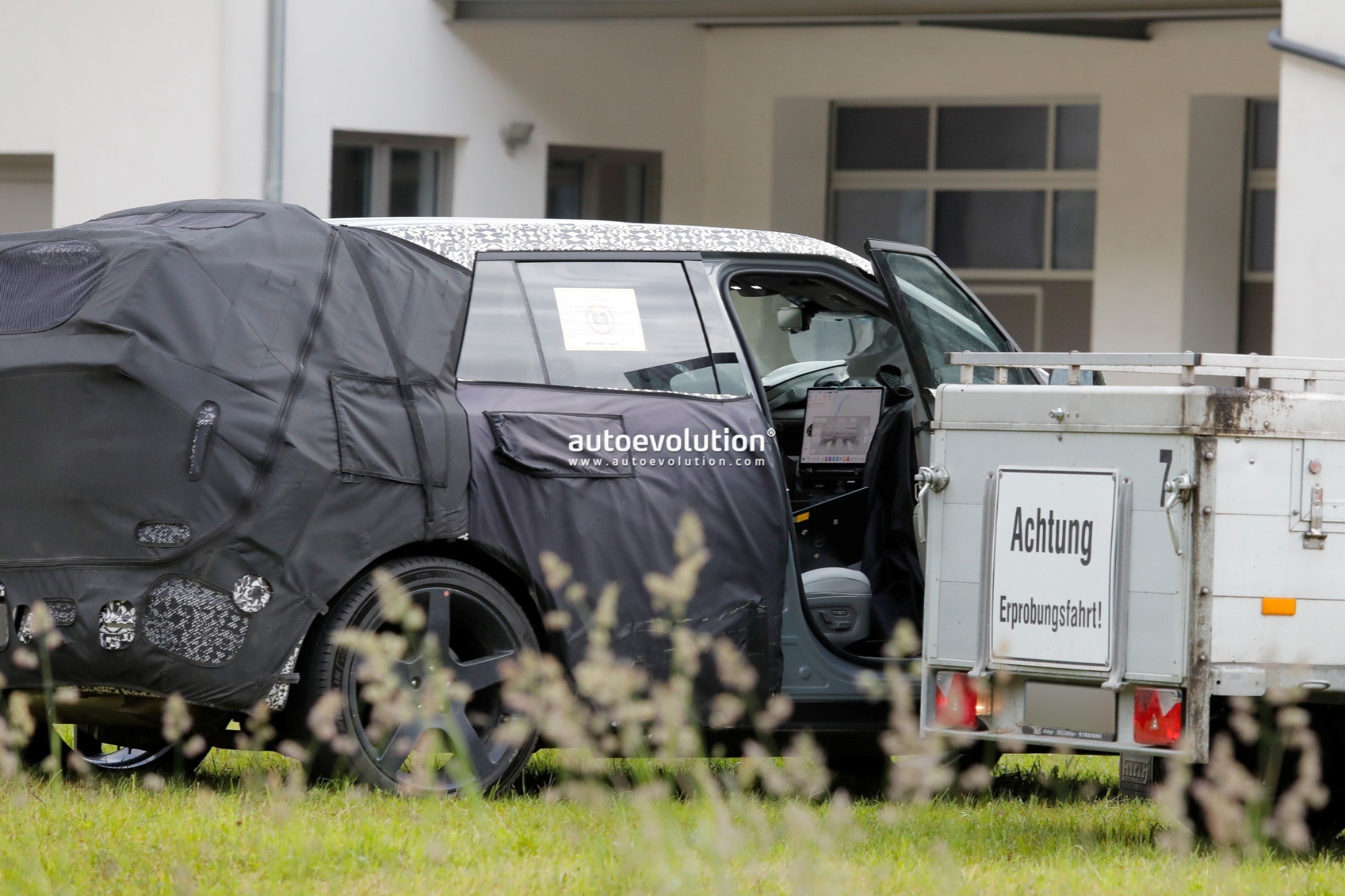 Next-Gen 2027 Hyundai Tucson Revealed in Spy Photos Amid Brake Test Incident