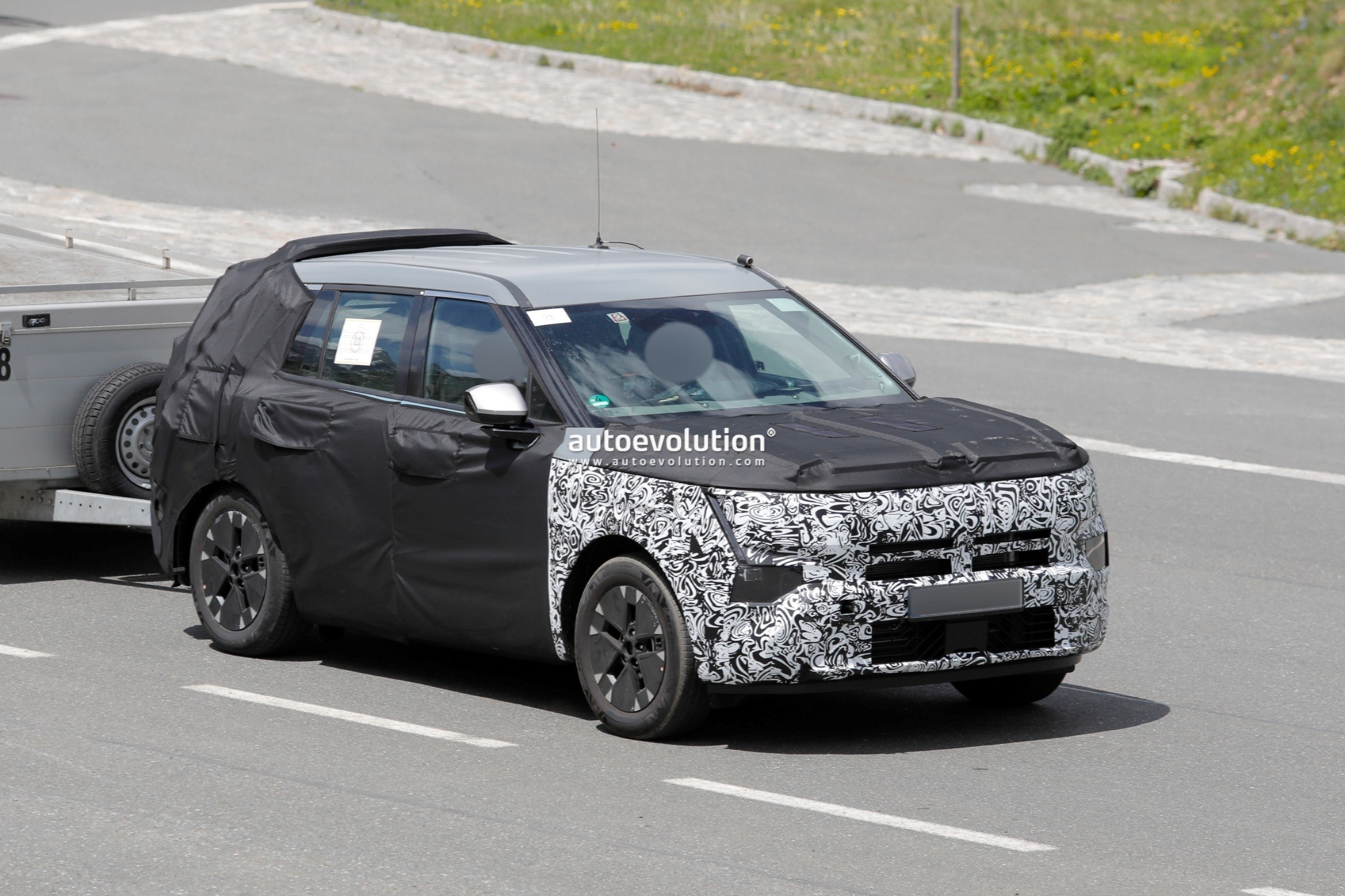 Next-Gen 2027 Hyundai Tucson Revealed in Spy Photos Amid Brake Test Incident