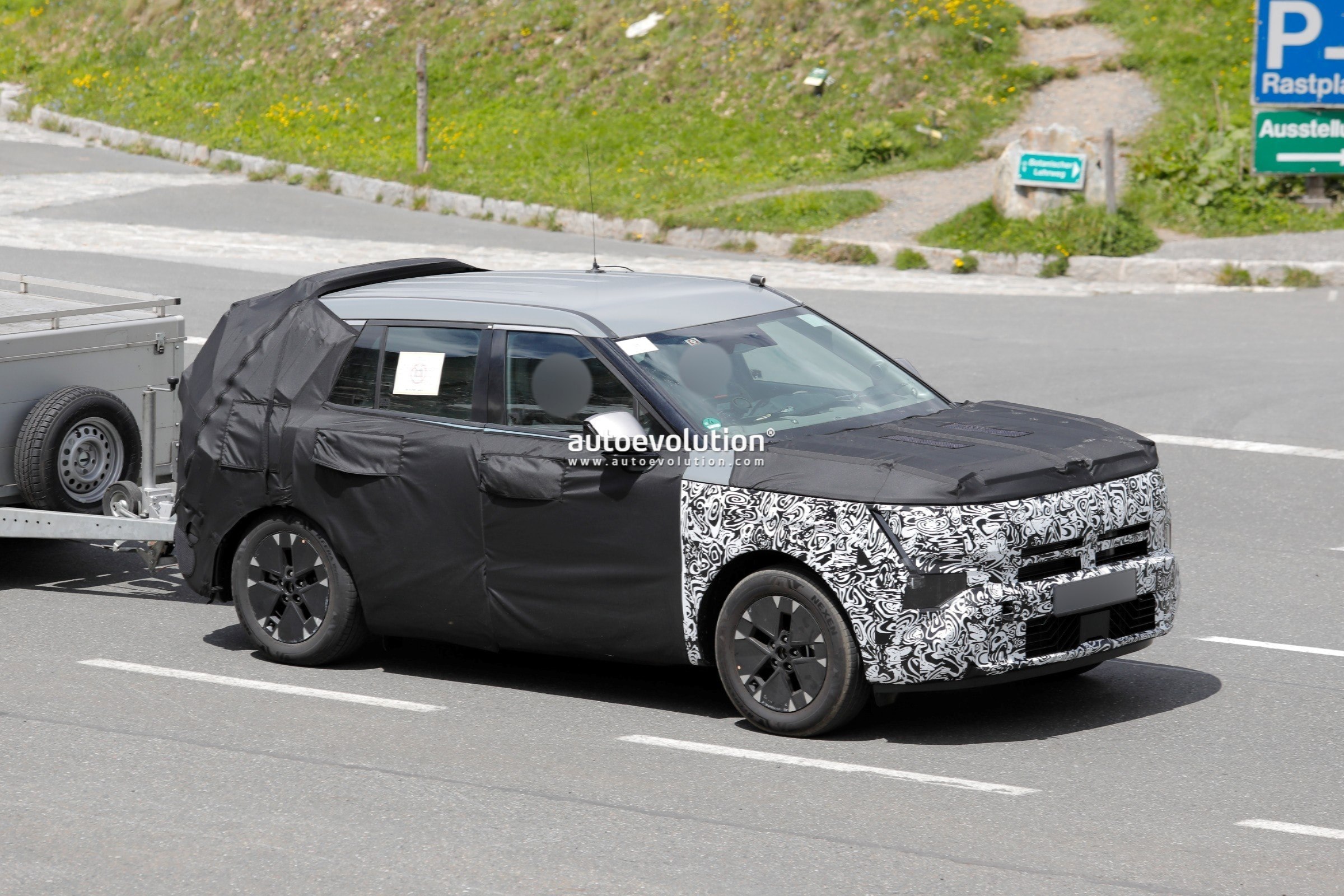 Next-Gen 2027 Hyundai Tucson Revealed in Spy Photos Amid Brake Test Incident