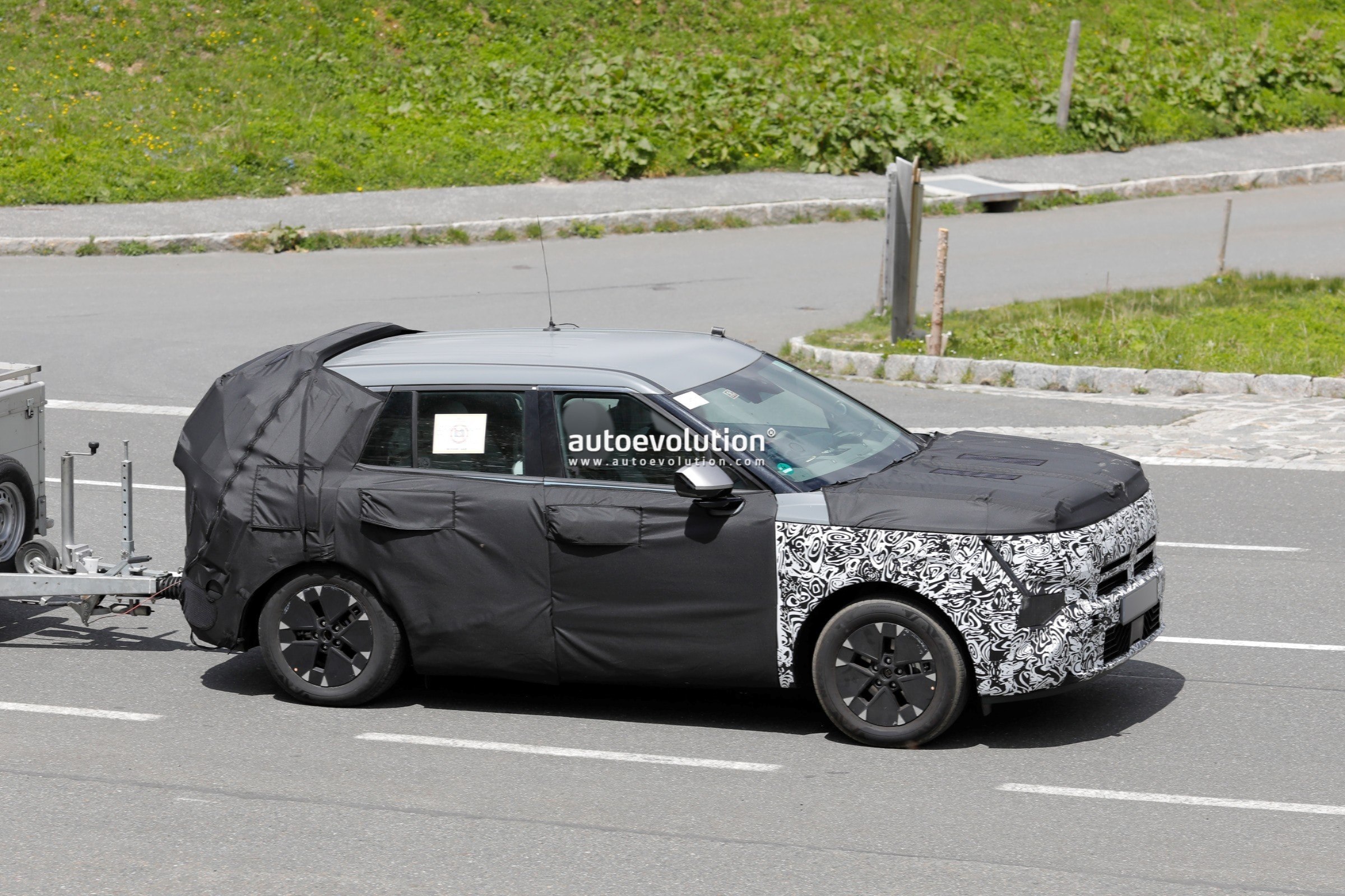 Next-Gen 2027 Hyundai Tucson Revealed in Spy Photos Amid Brake Test Incident