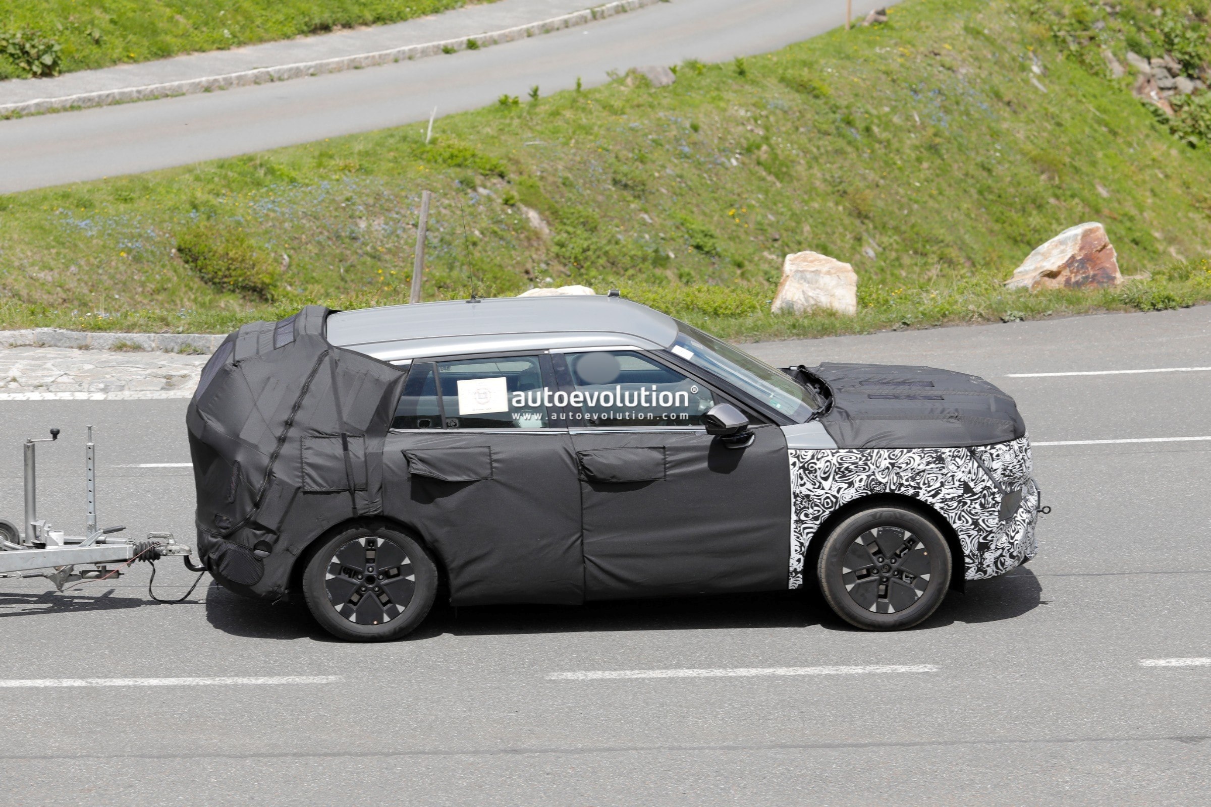 Next-Gen 2027 Hyundai Tucson Revealed in Spy Photos Amid Brake Test Incident