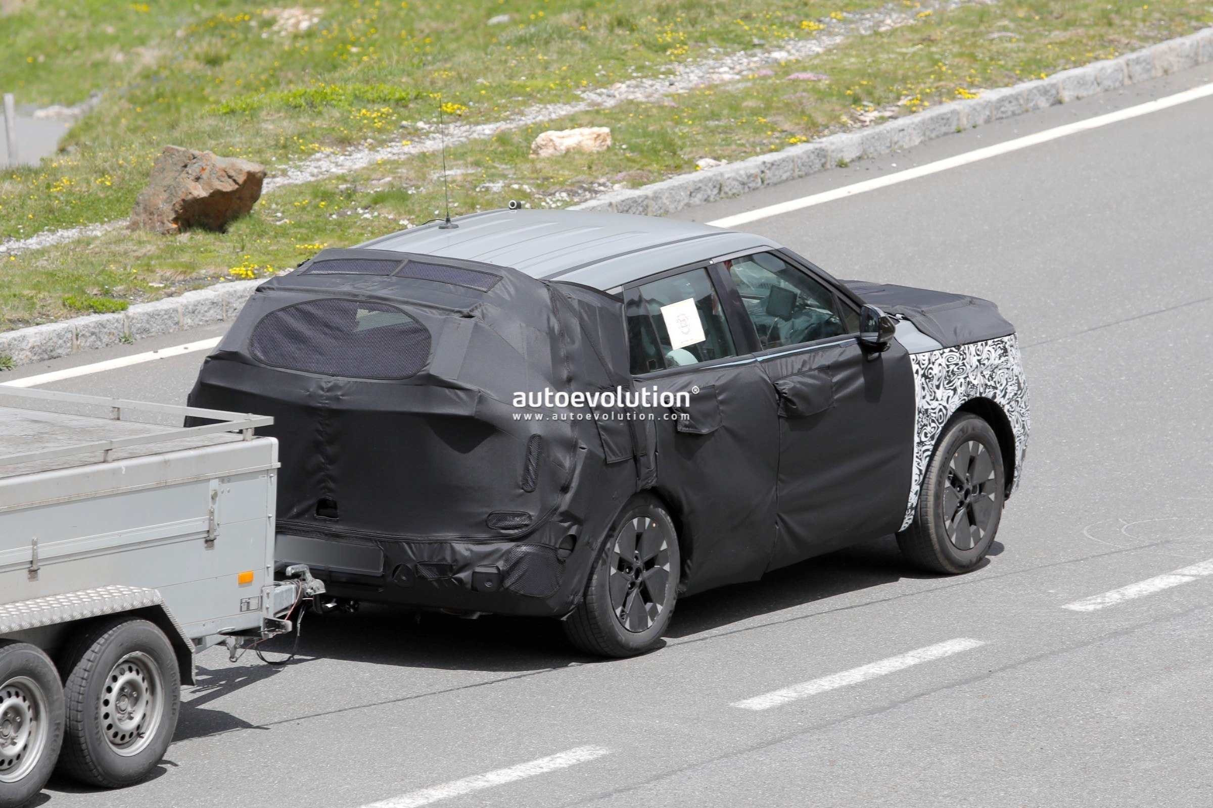 Next-Gen 2027 Hyundai Tucson Revealed in Spy Photos Amid Brake Test Incident