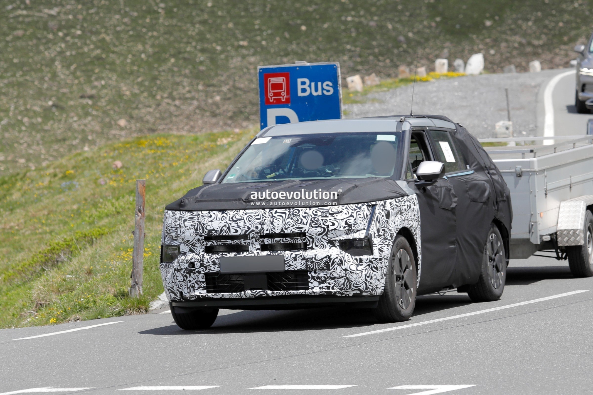 Next-Gen 2027 Hyundai Tucson Revealed in Spy Photos Amid Brake Test Incident