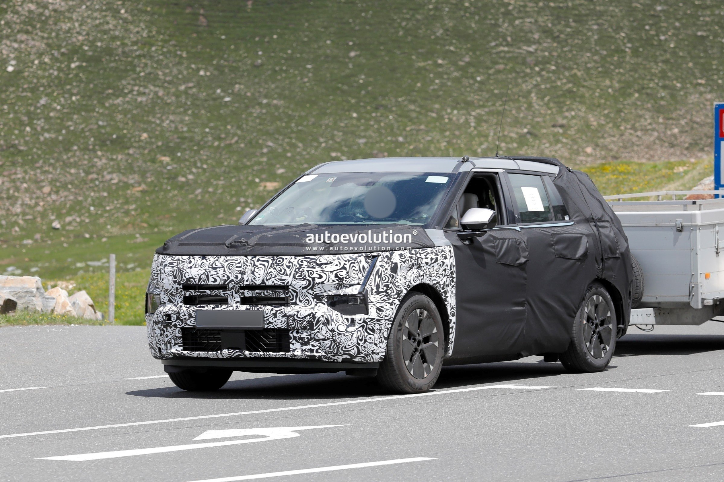Next-Gen 2027 Hyundai Tucson Revealed in Spy Photos Amid Brake Test Incident