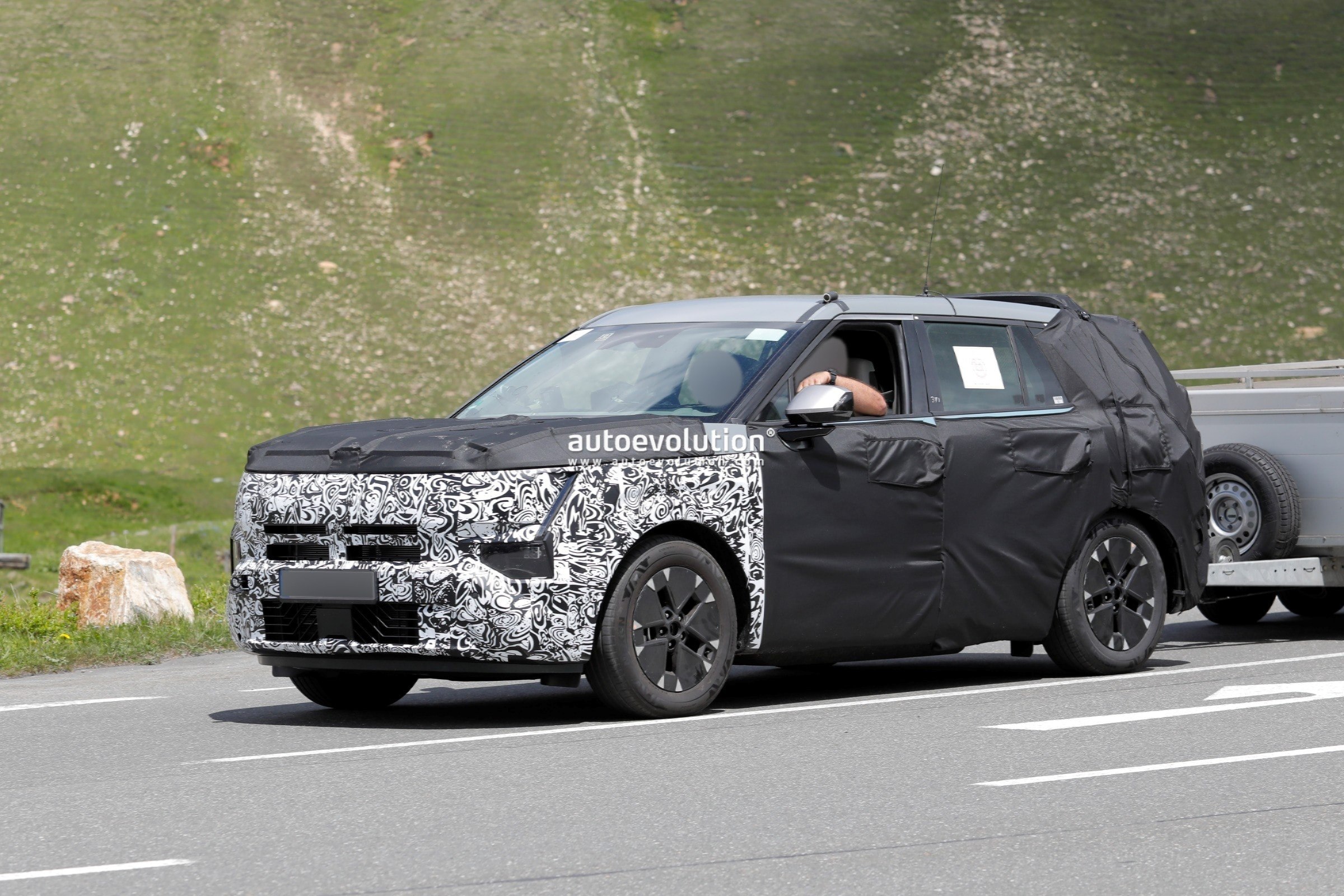 Next-Gen 2027 Hyundai Tucson Revealed in Spy Photos Amid Brake Test Incident