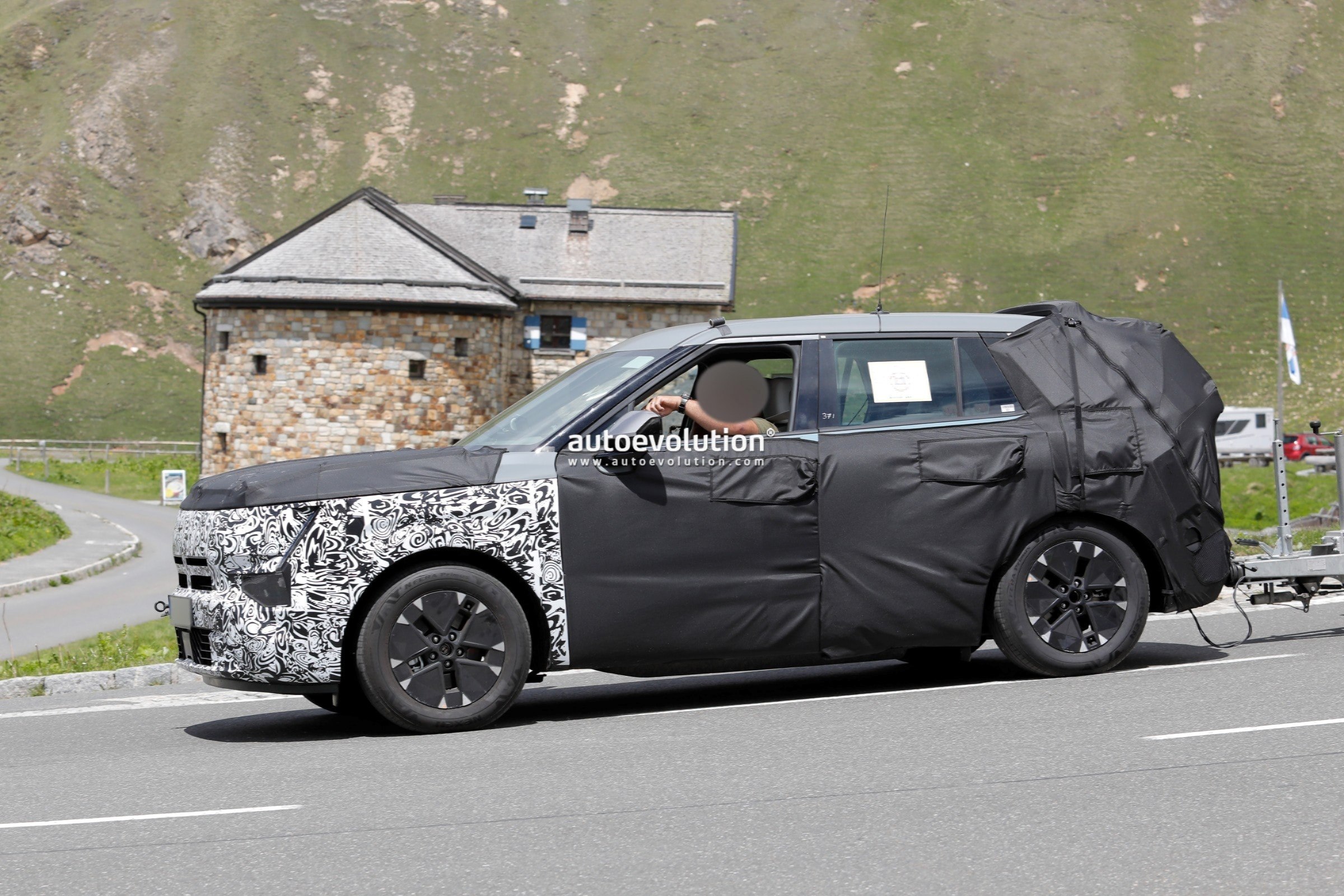 Next-Gen 2027 Hyundai Tucson Revealed in Spy Photos Amid Brake Test Incident
