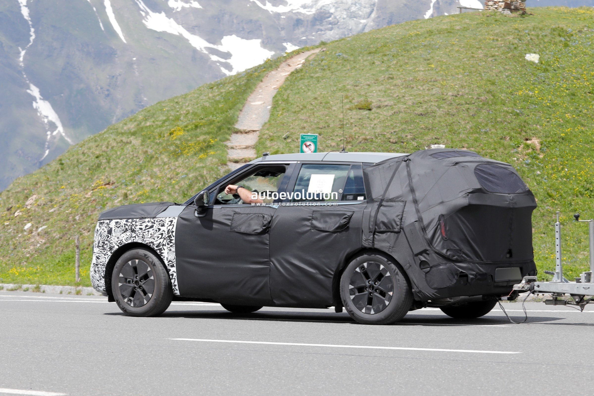 Next-Gen 2027 Hyundai Tucson Revealed in Spy Photos Amid Brake Test Incident