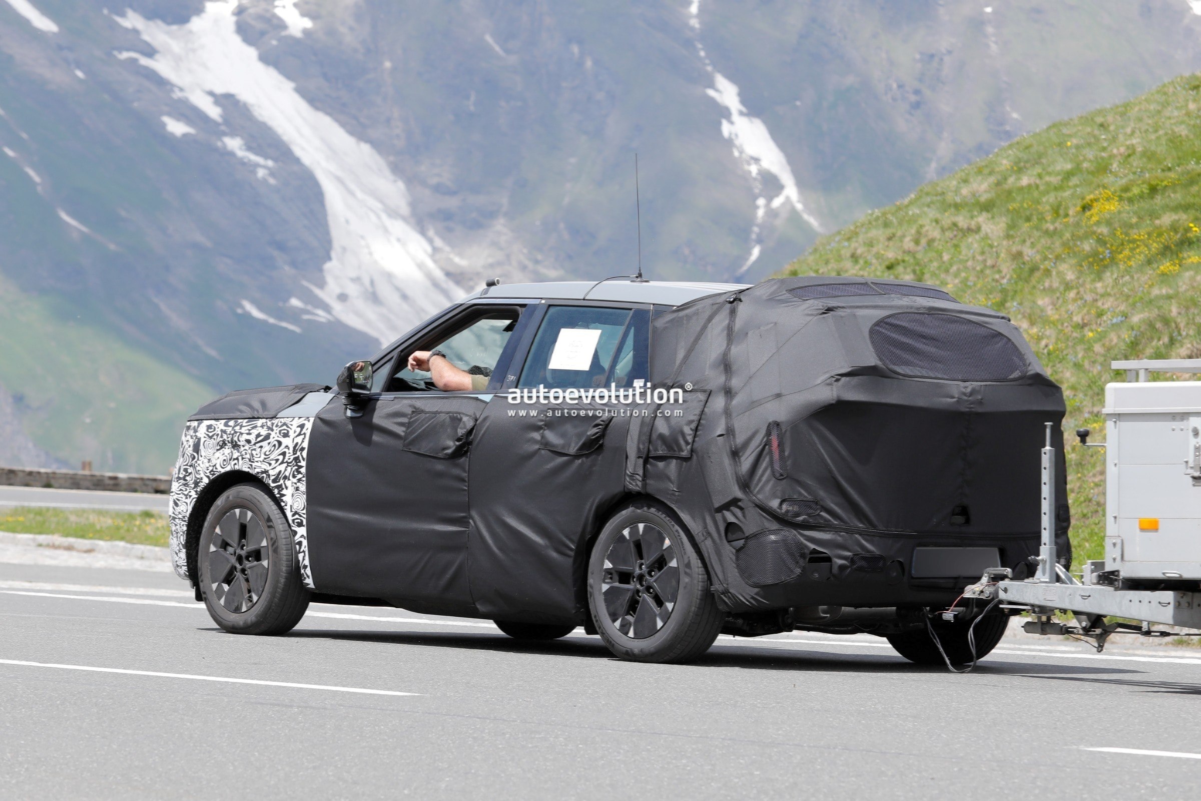 Next-Gen 2027 Hyundai Tucson Revealed in Spy Photos Amid Brake Test Incident