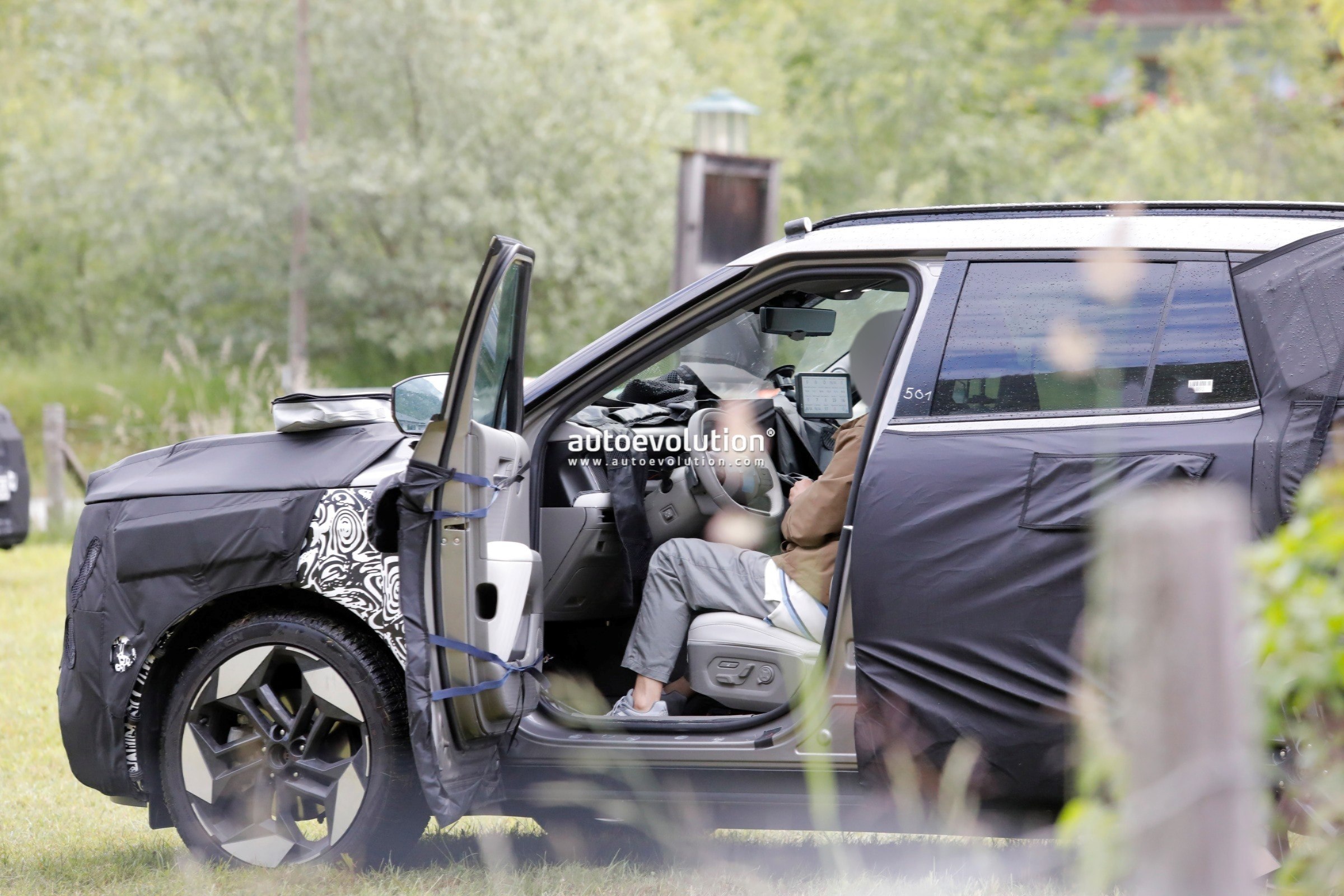Next-Gen 2027 Hyundai Tucson Revealed in Spy Photos Amid Brake Test Incident
