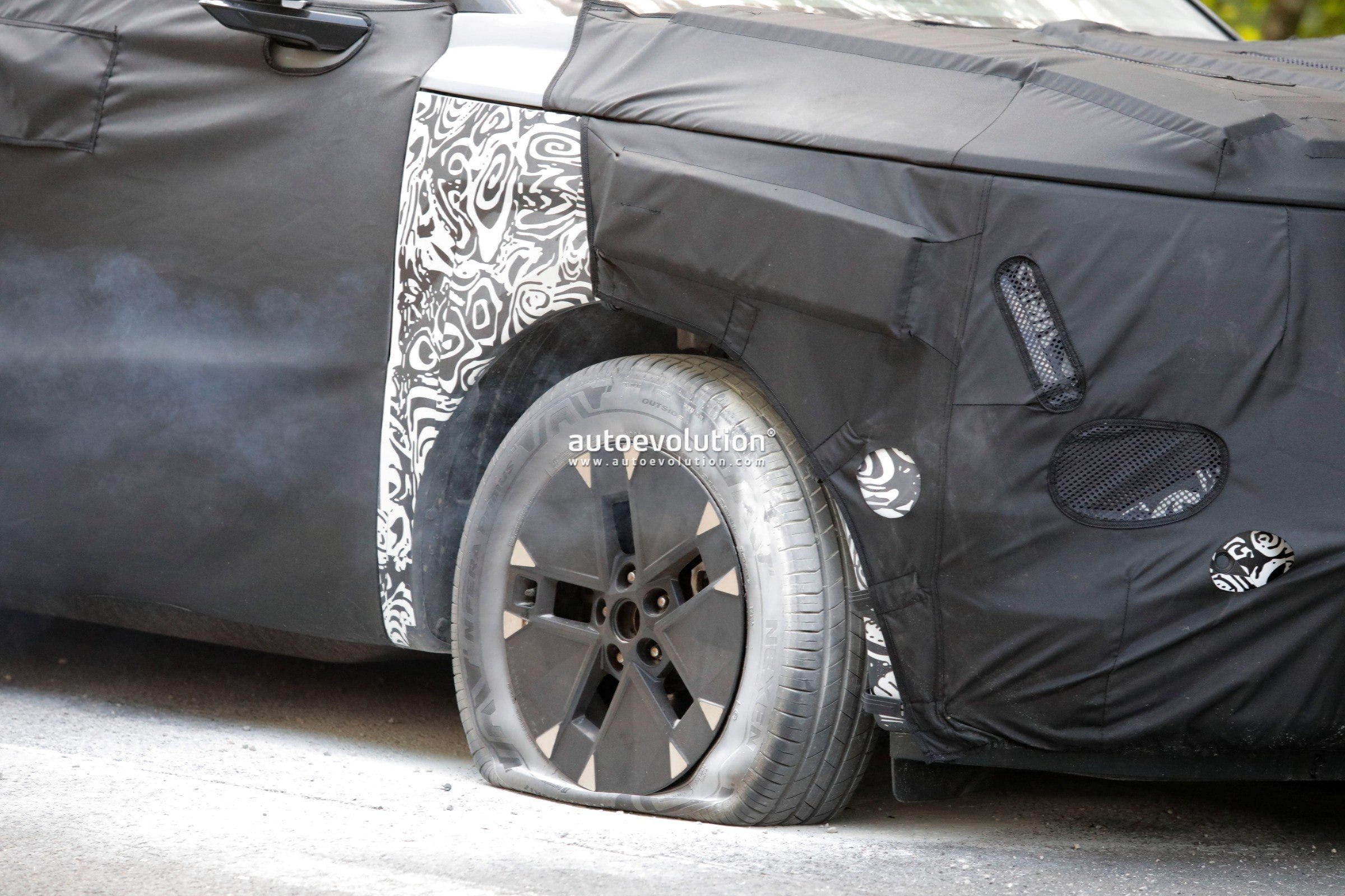 Next-Gen 2027 Hyundai Tucson Revealed in Spy Photos Amid Brake Test Incident