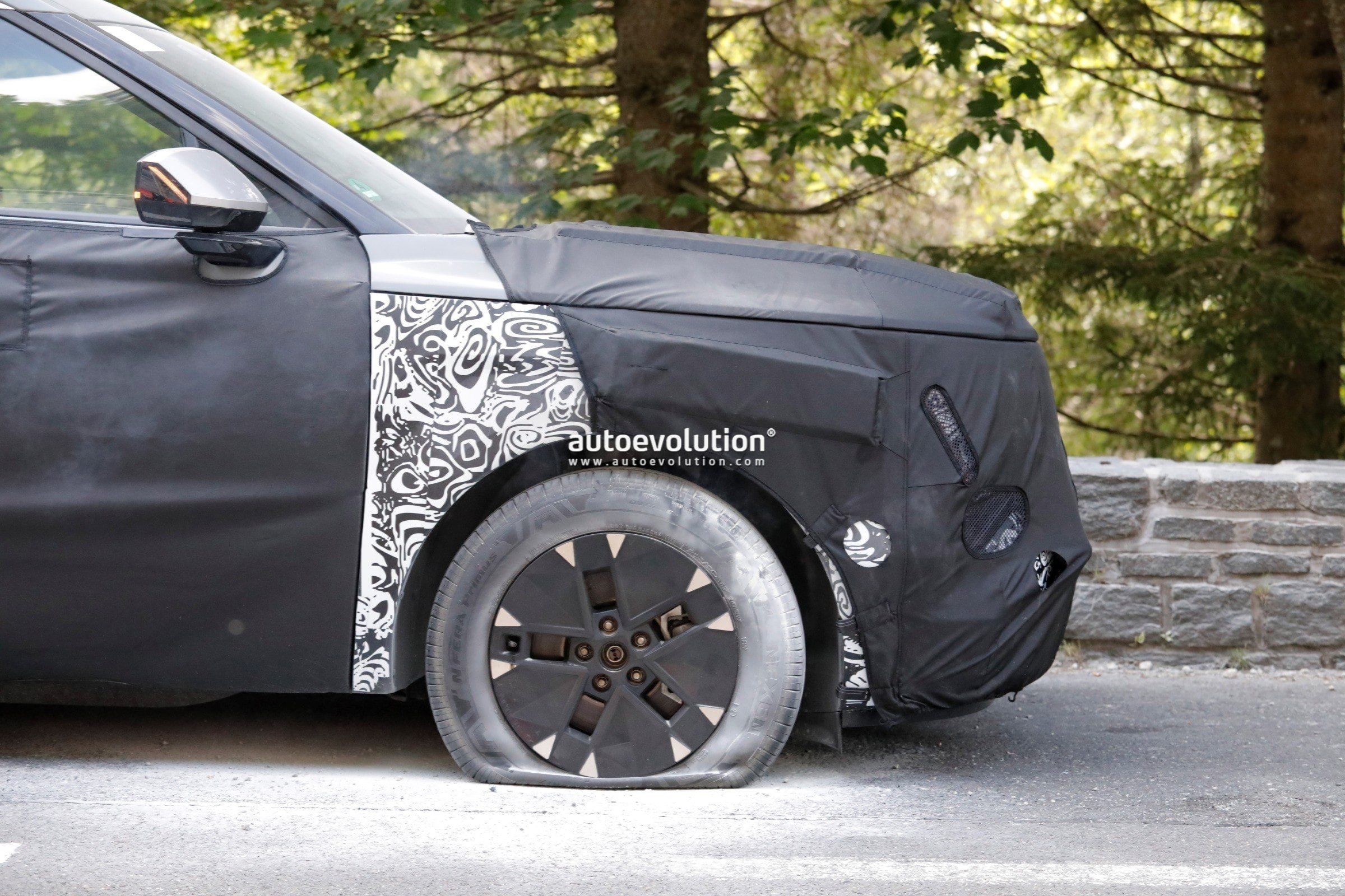 Next-Gen 2027 Hyundai Tucson Revealed in Spy Photos Amid Brake Test Incident