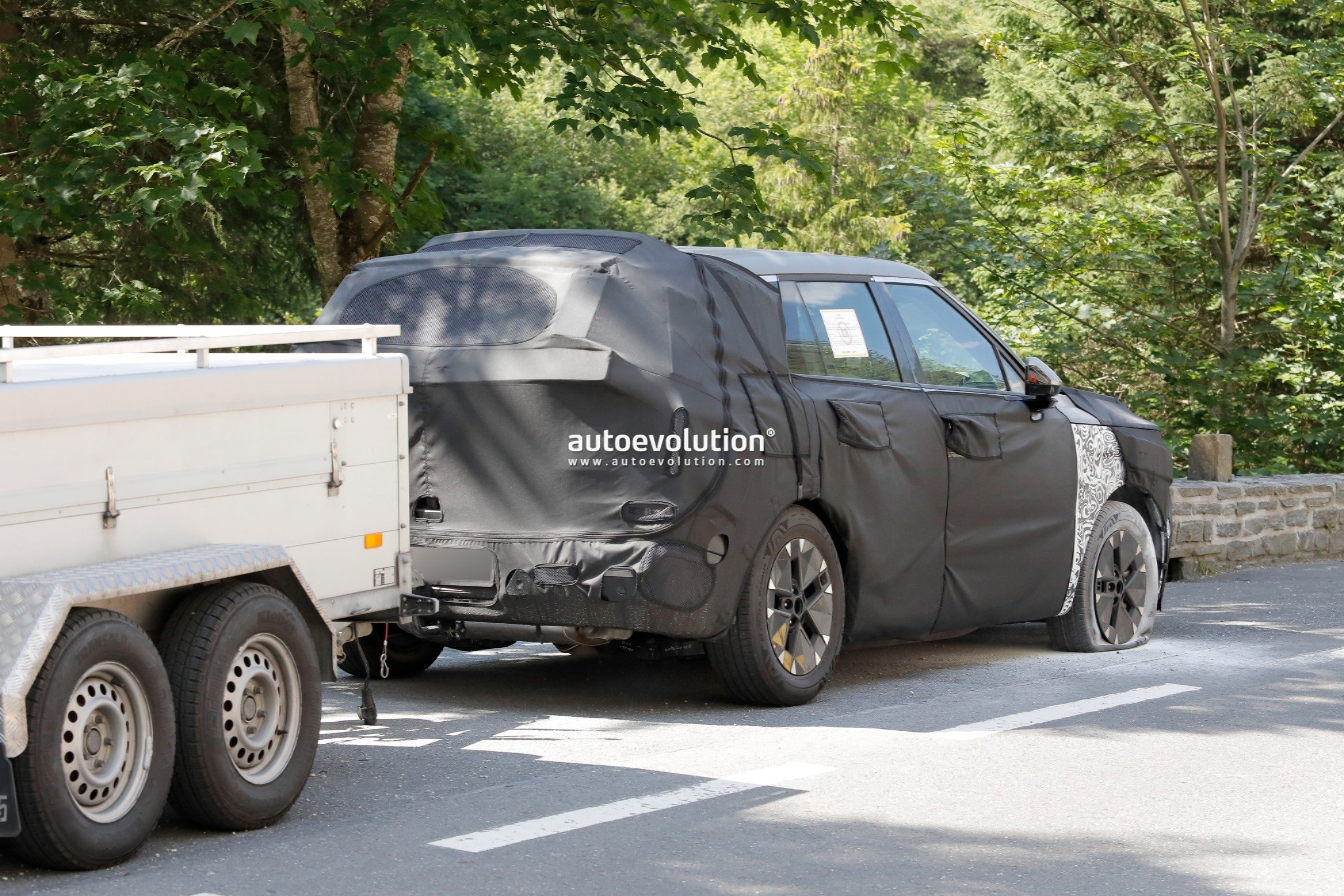 Next-Gen 2027 Hyundai Tucson Revealed in Spy Photos Amid Brake Test Incident